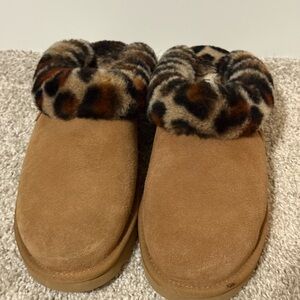 UGG Cluggette Chestnut Slippers with Leopard Print Cuff